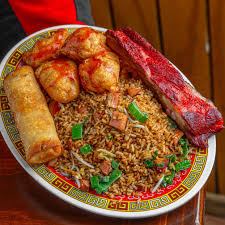 Arroz Especial (Chino-Venezolano) con lumpia, costillas, gambas y pollo agridulce