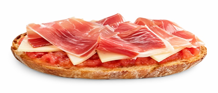 Media tostada, con tomate, queso y jamón serrano