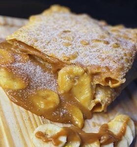 Pastel de doce de leite (dulce de leche) con plátano